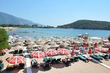 Golden Club & Caravan Holidays Parque de Campismo 3*
